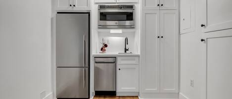 Réfrigérateur, micro-ondes, four, lave-vaisselle