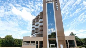 Vista frontal de la propiedad