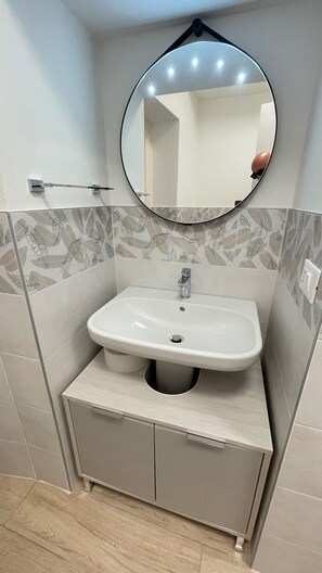 Apartment | Badezimmer