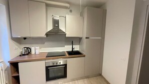 Apartment | Private kitchen | Fridge, microwave, oven, stovetop - Bella Vista Apartment in Bellagio (Bellagio)