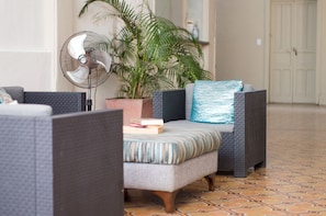 Standard Room | Living area