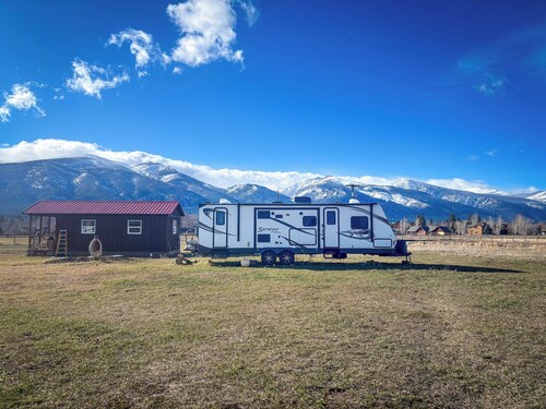 Spacious Travel Trailer with AC in Stevensville