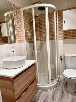 Shower, towels, soap, toilet paper