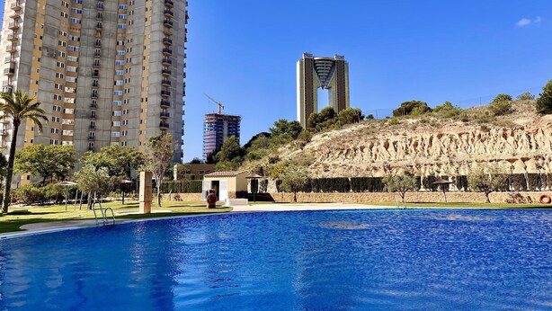 حمام سباحة