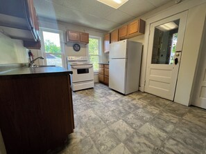 電子レンジ、オーブン、コンロ、食器洗い機