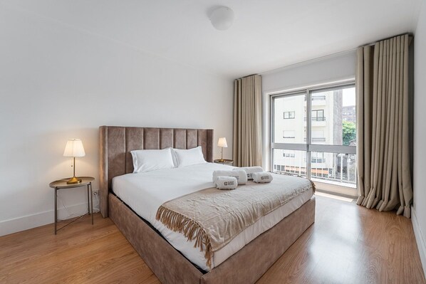 2 bedrooms, iron/ironing board, Internet, bed sheets