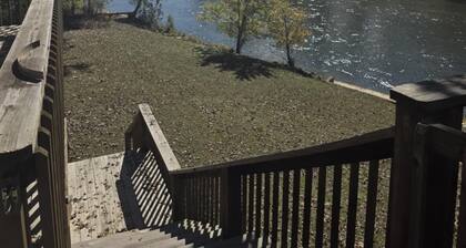 Cozy Riverfront Cabin on the Current River. Relax, Unwind & Explore the Ozarks