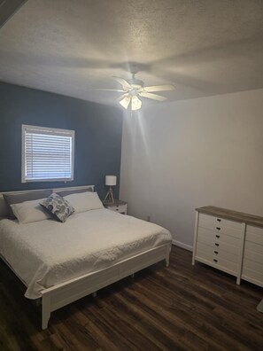 2 bedrooms, WiFi, bed sheets - Cozy Riverfront Cabin on the Current River.   Relax, Unwind & Explore the Ozarks (Van Buren)