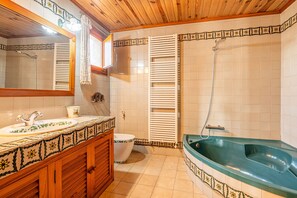Een douche, een haardroger, handdoeken