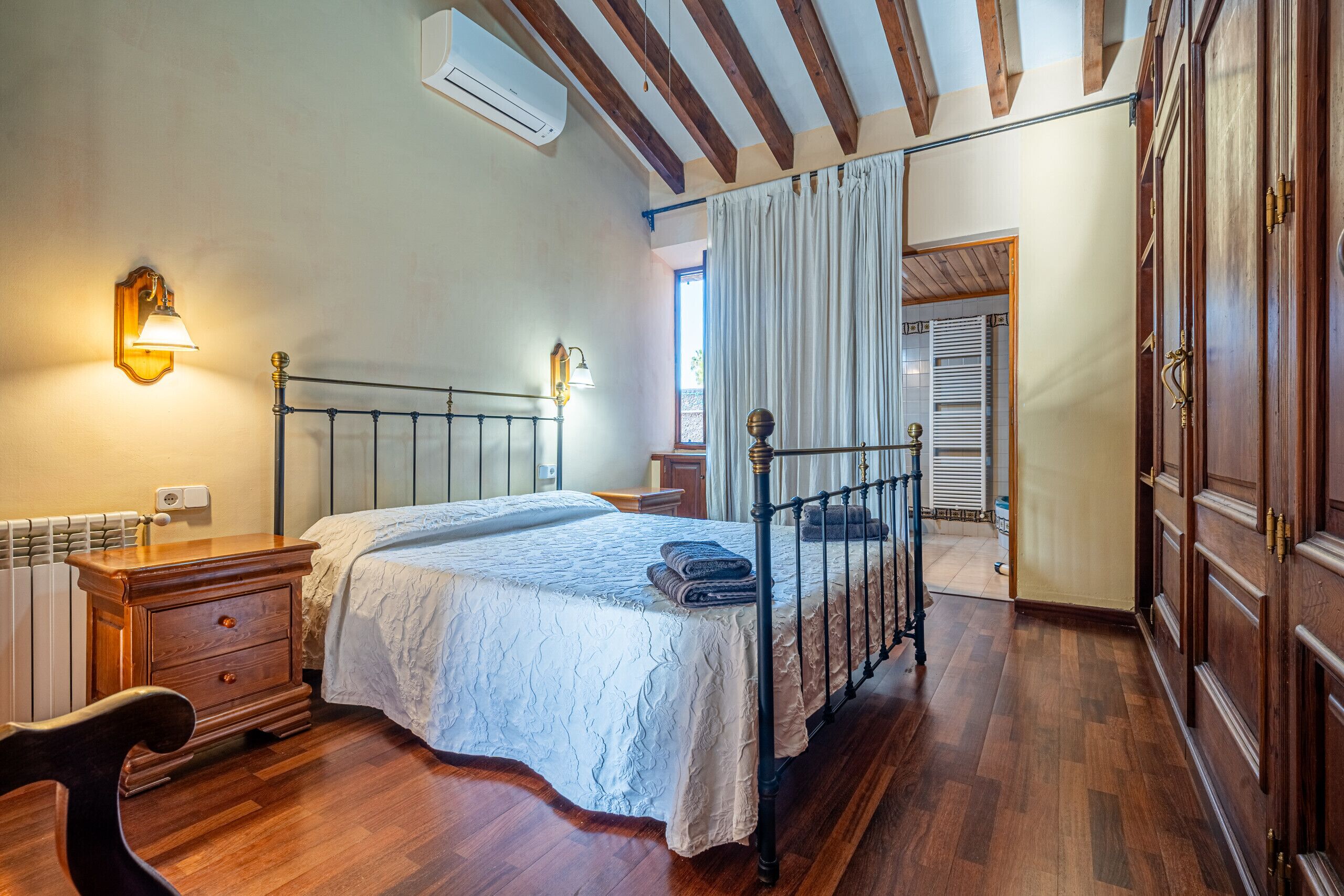 6 chambres, fer et planche à repasser, Wi-Fi gratuit, draps fournis