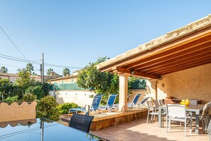 تناول الطعام بالخارج