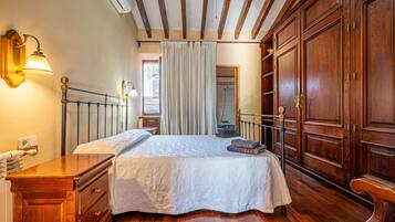 6 dormitorios, tabla de planchar con plancha, wifi gratis y ropa de cama