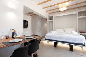 2 slaapkamers, een kluis op de kamer, een bureau
