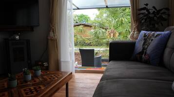 Een smart-tv en een open haard