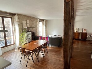 Dining - Apartment with Wifi in the heart of Montparnasse (Paris)