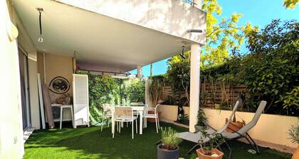 Apartment for 4 with beautiful garden