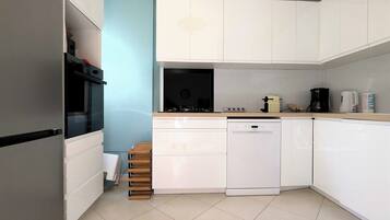 Fridge, microwave, oven, dishwasher