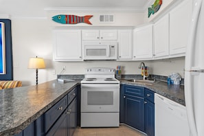 Townhouse, 1 Tempat Tidur Queen dengan tempat tidur Sofa (Capri by the Gulf 101) | Dapur pribadi