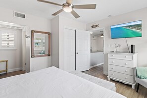Townhome, 1 King Bed with Sofa bed (Capri by the Gulf 104)