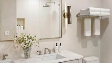 Deluxe Apartment, 1 King Bed with Sofa bed, Balcony, Mountain View | Bathroom | Designer toiletries, hair dryer, slippers, towels