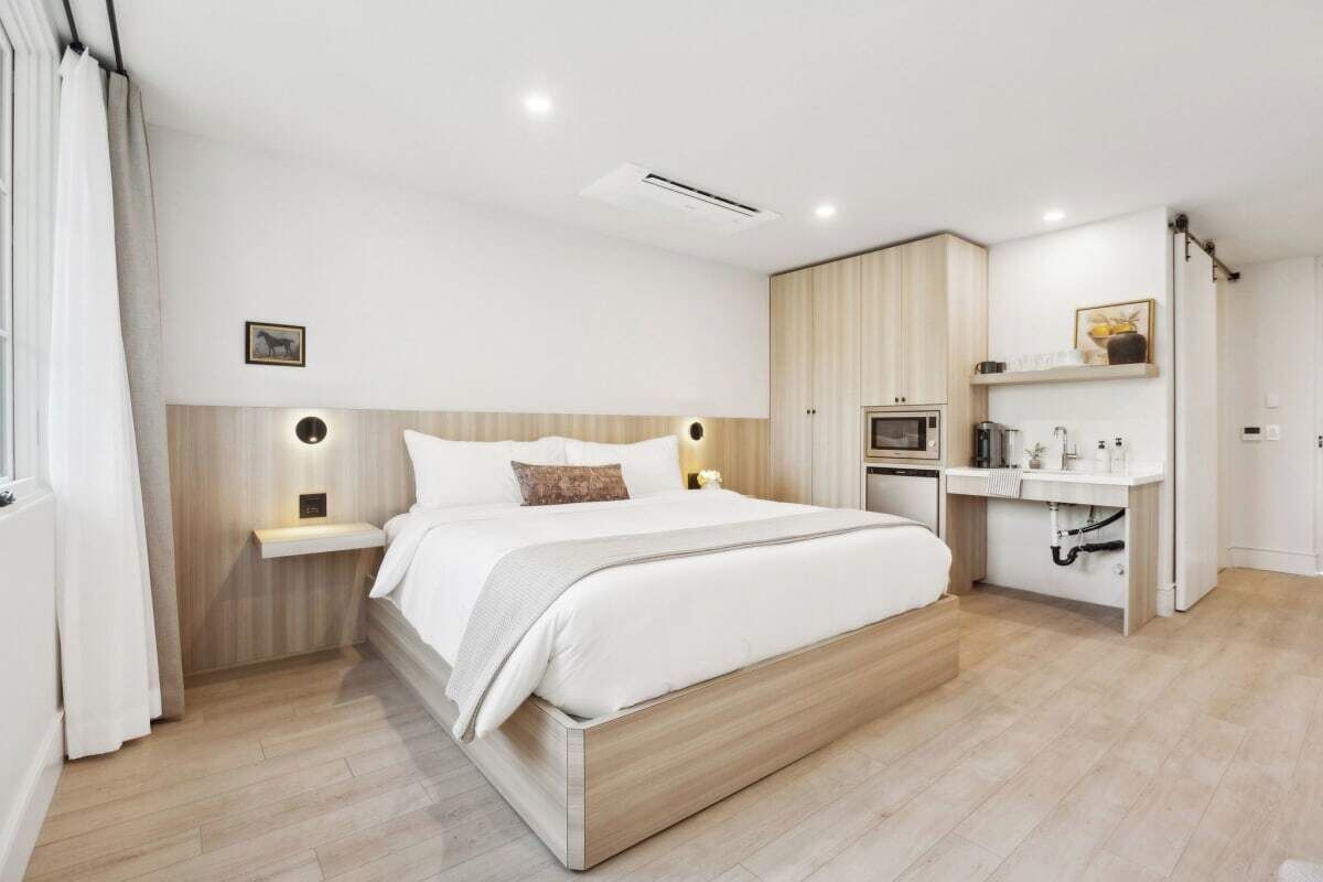 Executive Apartment, 1 King Bed, Kitchenette | Egyptian cotton sheets, premium bedding, memory foam beds, in-room safe