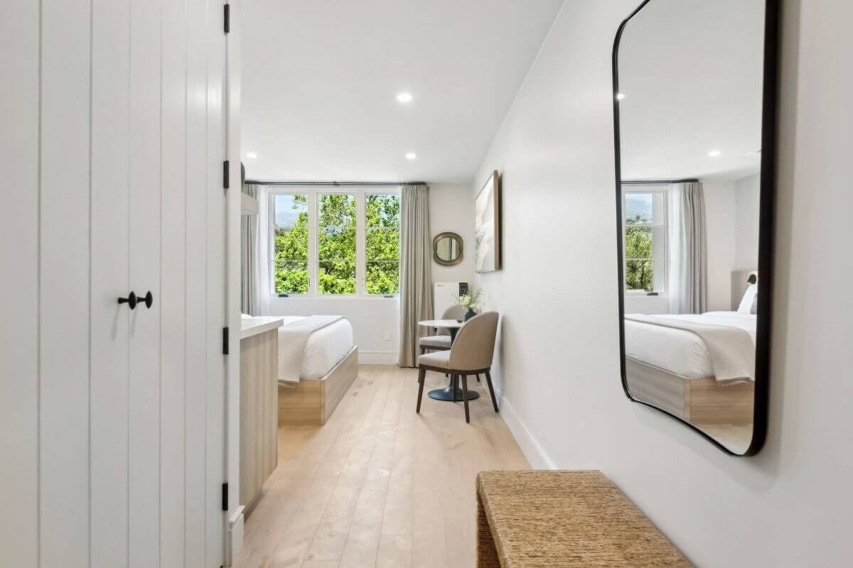 Executive studio, 1 kingsize bed, kitchenette, uitzicht op bergen | Lakens van Egyptisch katoen, luxe beddengoed