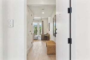 Apartamento executivo, 1 cama King e sofá-cama, sacada, vista para a montanha | Parte interna