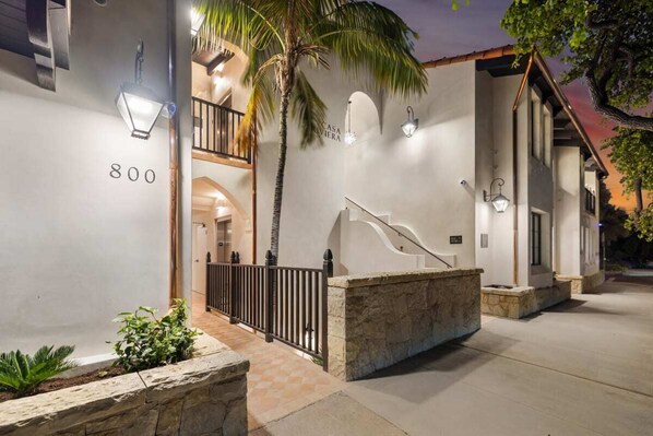 A modern building with a stone facade, a visible staircase, and a number '800' on the wall.