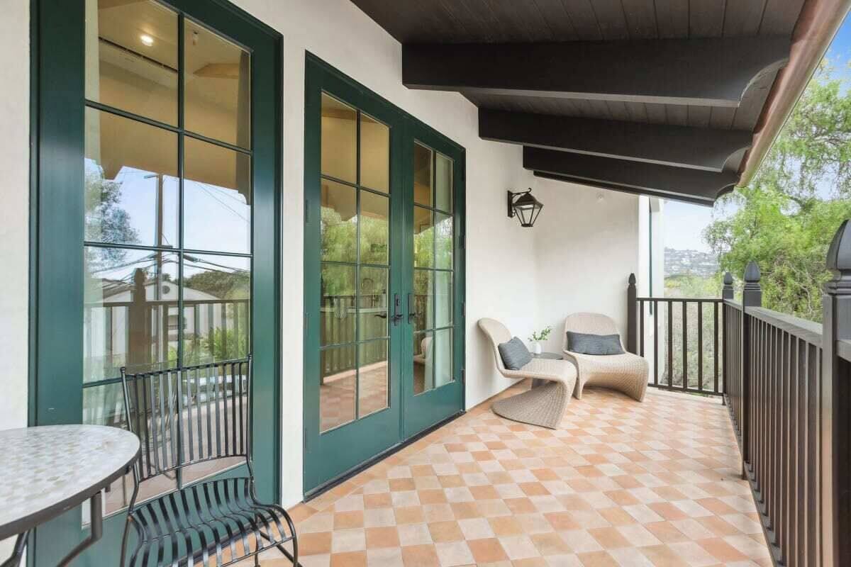 Executive Studio, 1 Queen Bed, Patio | Egyptian cotton sheets, premium bedding, memory foam beds, in-room safe