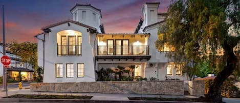 Appartement Exécutif, 1 très grand lit et 1 canapé-lit, balcon, vue montagne | Extérieur