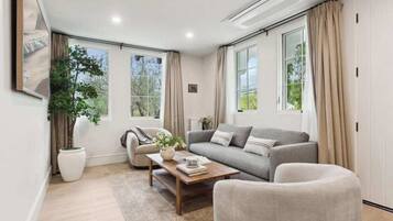 Executive Apartment, 2 Bedrooms, Balcony, Mountain View | Living area