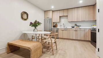 Executive Apartment, 2 Bedrooms, Kitchen | Interior