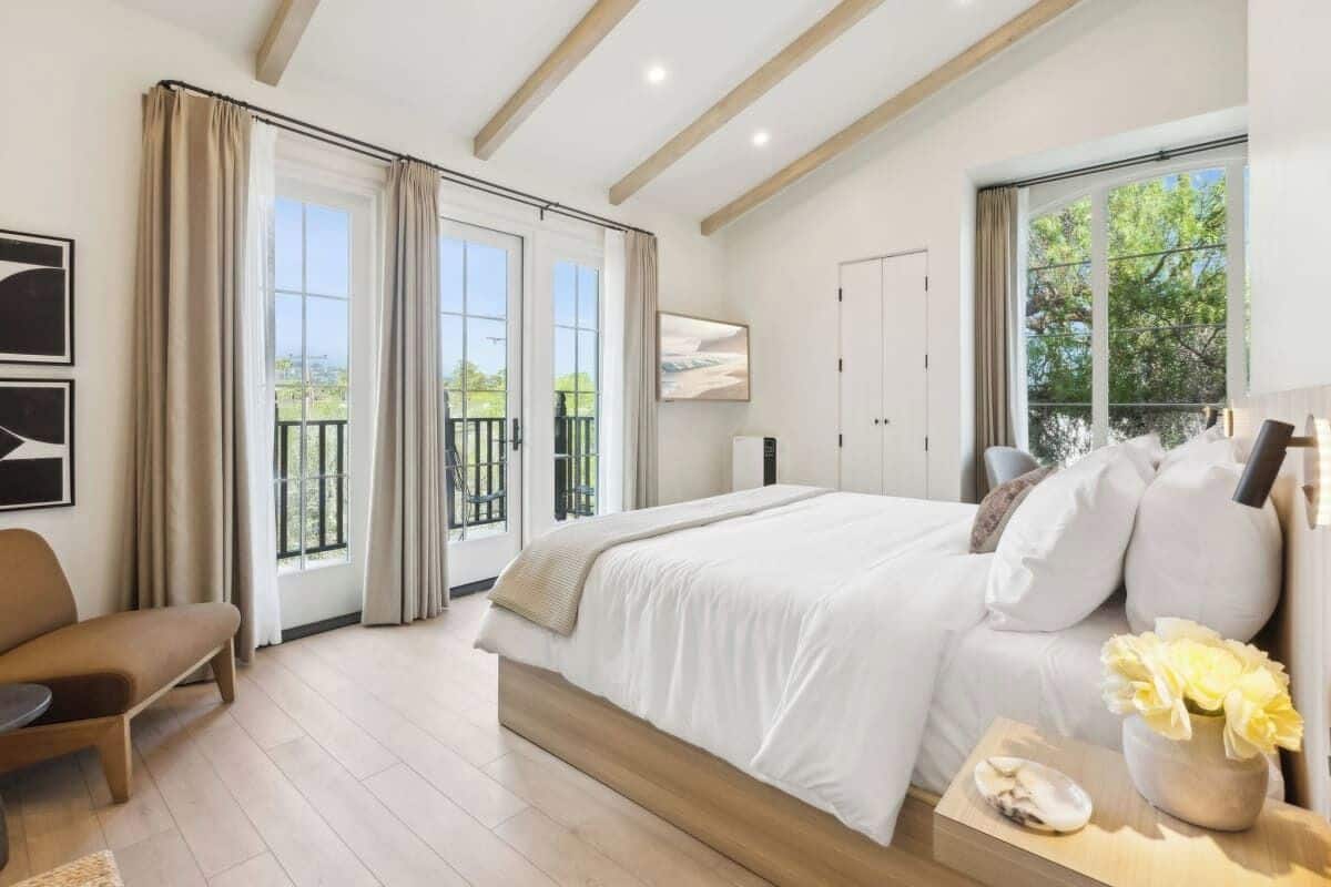 Executive Studio, Balcony, Mountain View | Egyptian cotton sheets, premium bedding, memory foam beds, in-room safe