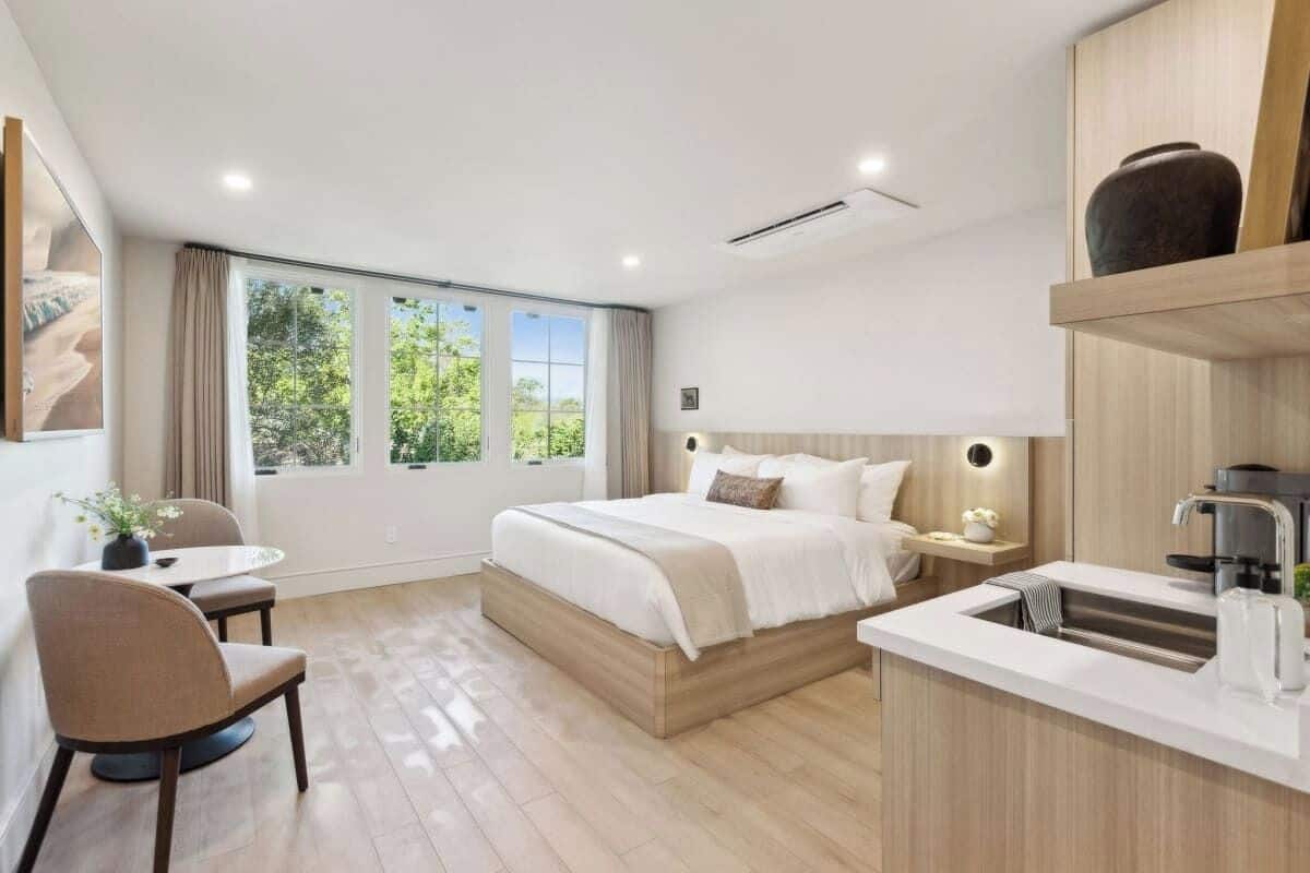 Executive Apartment, 1 King Bed, Kitchenette | Egyptian cotton sheets, premium bedding, memory foam beds, in-room safe