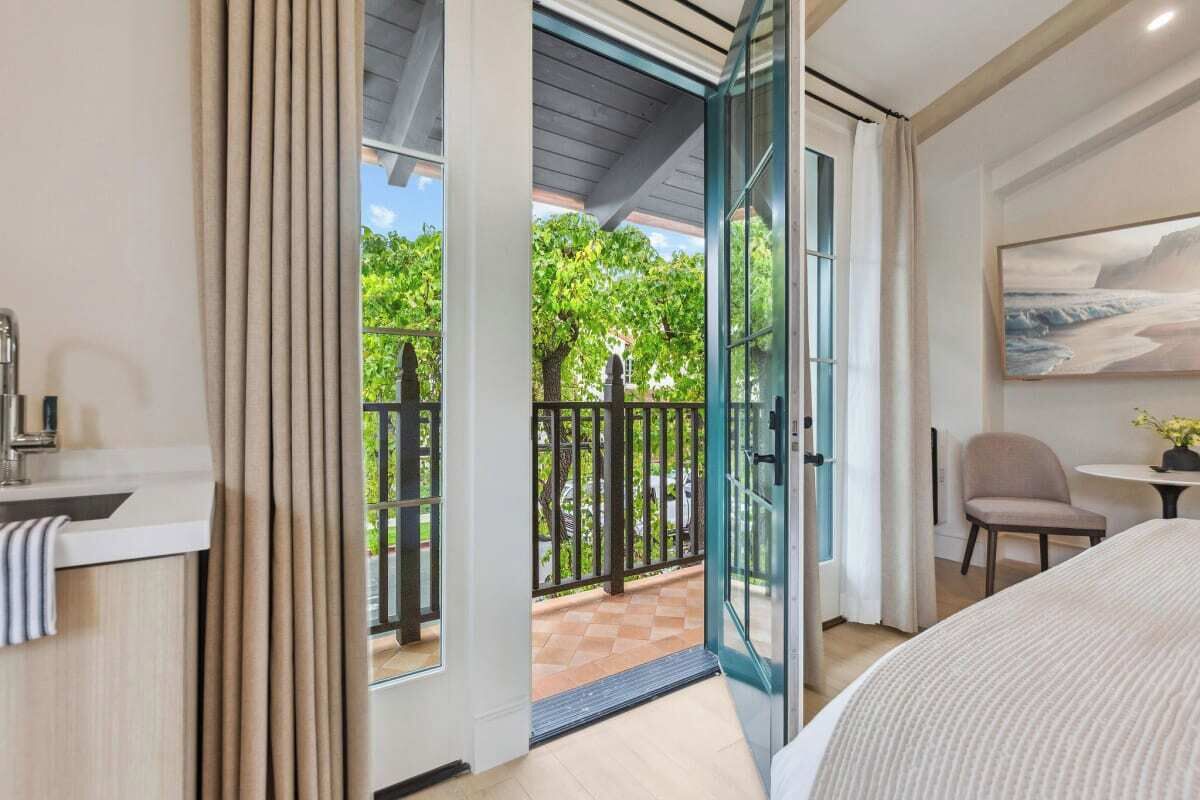 Executive Apartment, 1 King Bed, Kitchenette | Interior