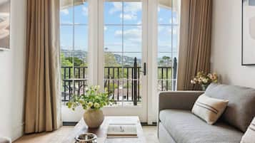 Superior Apartment, 2 Bedrooms, Kitchen, Mountain View | Interior