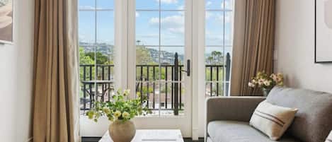 Superior Apartment, 2 Bedrooms, Kitchen, Mountain View | Interior