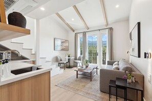 Executive Loft, 1 King Bed with Sofa bed, Balcony, Mountain View | Egyptian cotton sheets, premium bedding, memory-foam beds, in-room safe - Casa Riviera (Santa Barbara)