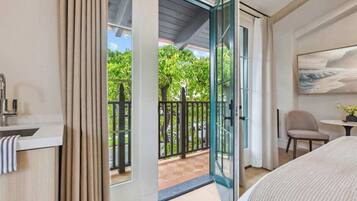 Executive Studio, 1 King Bed, Kitchenette