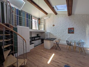 Interior - Comfortable 80 m2 self-contained studio, 10 minutes from the sea. (Unknown)