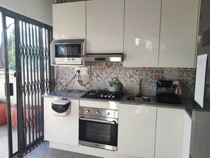 Mikrobølgeovn, ovn og kokeplater