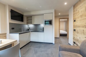 Superior three-room apartment first floor | Private kitchen | Highchair