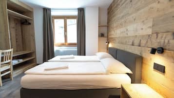 Double/Twin room ground floor | 1 phòng ngủ, bàn ủi/dụng cụ ủi quần áo
