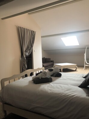 6 chambres, fer et planche à repasser, lit parapluie, Wi-Fi gratuit