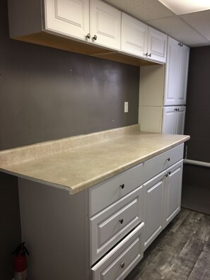 Interior - Charming studio with AC and WiFi in delightful Oakmont. (Oakmont)