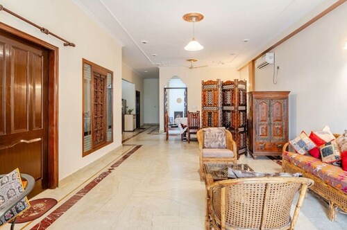 Spacious Fully Furnished Serviced Bungalow In Gurgaon With a Lawn