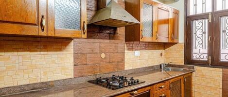 Fridge, microwave, stovetop, cookware/dishes/utensils