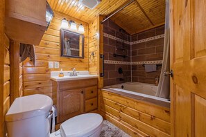 Dusche, Whirlpool, Haartrockner, Handtücher