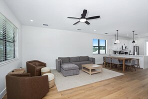 House, Berbilang Katil (Ocean Oasis) | Ruang tamu