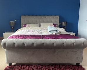 5 bedrooms, desk, iron/ironing board, free WiFi